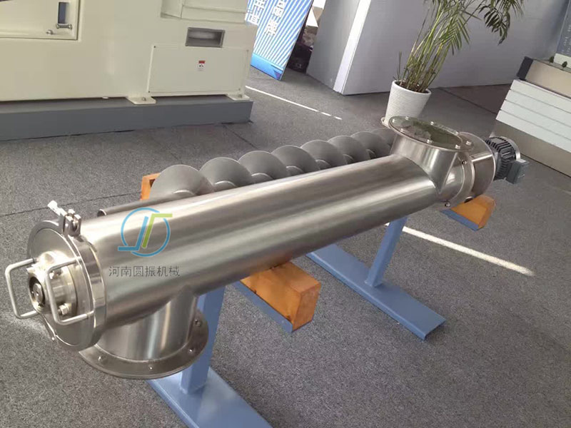 螺旋輸送機(jī)已經(jīng)到客戶現(xiàn)場，準(zhǔn)備安裝