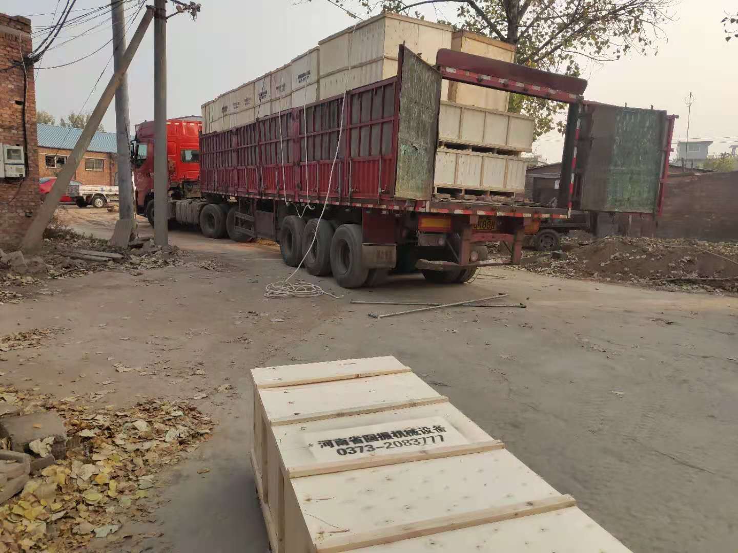 高鎳材料超聲波振動篩40臺裝車準(zhǔn)備發(fā)貨